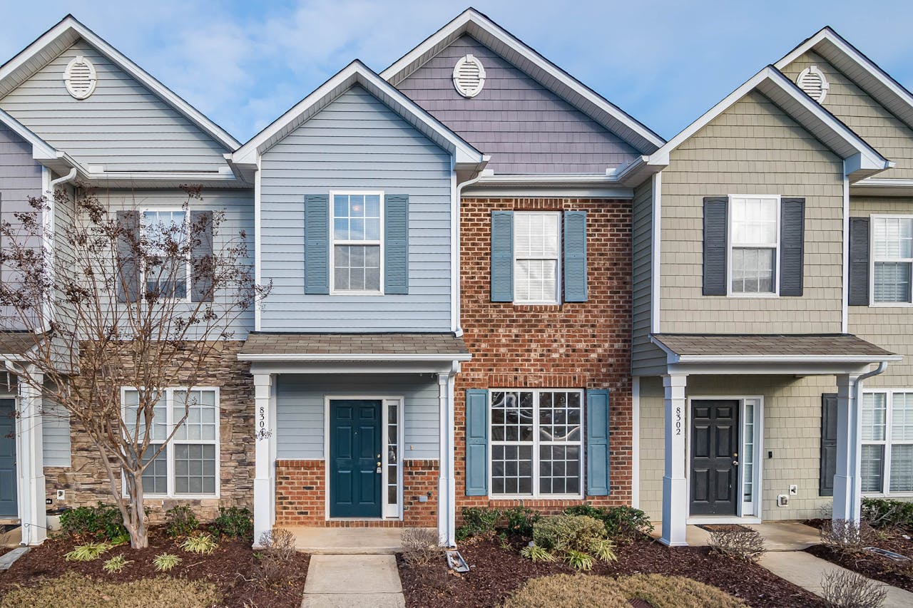 Crafting Captivating Headlines: Your awesome post title goes here Elegant view of suburban townhouses showcasing diverse architectural styles.
